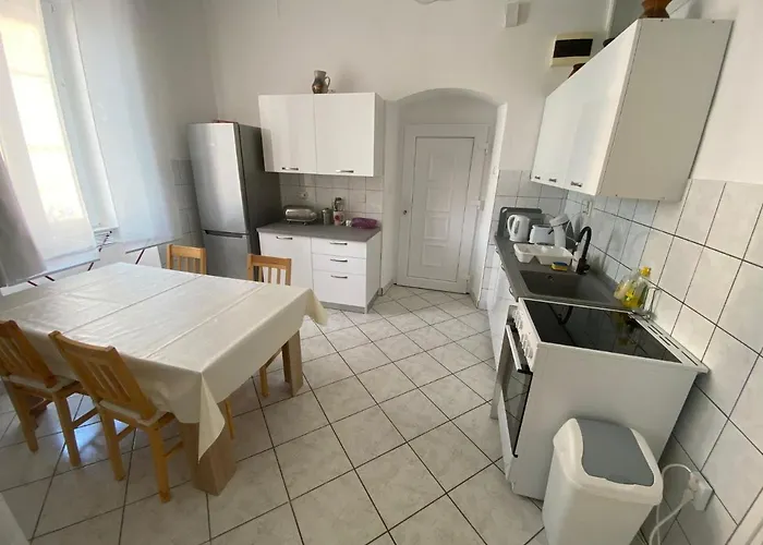 Appartement Luseven - Vacation Near To And Pula